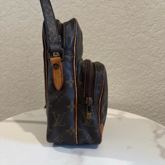 Louis Vuitton Amazon Brown
Monogram Crossbody Bag - Picture 2 of 11